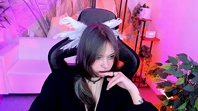 ReikoAckerman online show from December 22, 2025, 8:44 am