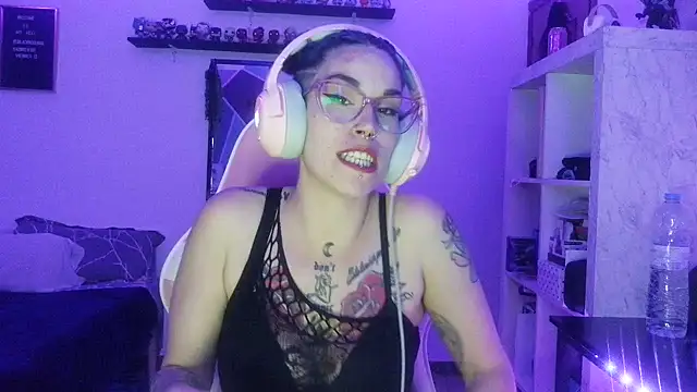 blackrose1997 online show from May 11, 2026, 11:05 am