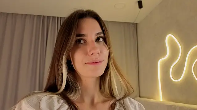 NilaBartkus online show from December 1, 2025, 5:18 pm