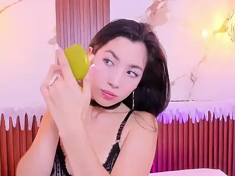 Snapshot of MiaLovely1 chatting on December 19, 2025, 7:32 pm MiaLovely1 online show from December 19, 2025, 7:32 pm