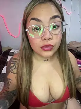 Lindalatina2001 online show from May 7, 2026, 2:06 am
