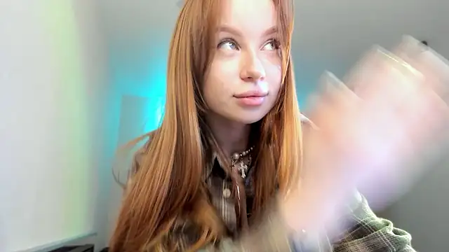 Snapshot of PollyPeach_ chatting on February 26, 2026, 5:17 am PollyPeach online show from February 26, 2026, 5:17 am