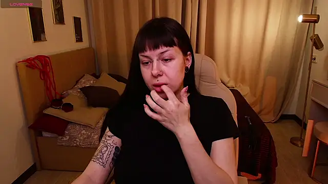 Eliza Bennet online show from February 16, 2026, 7:37 am