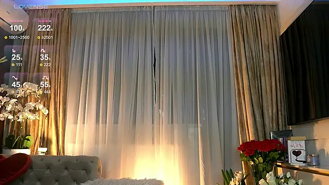 ChloeVelvetx online show from June 14, 2026, 9:39 pm