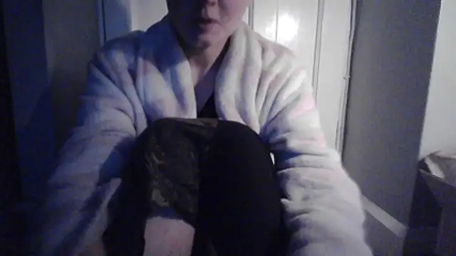 Snapshot of Amy01112 chatting on December 17, 2025, 3:40 pm Amy01112 online show from December 17, 2025, 3:40 pm