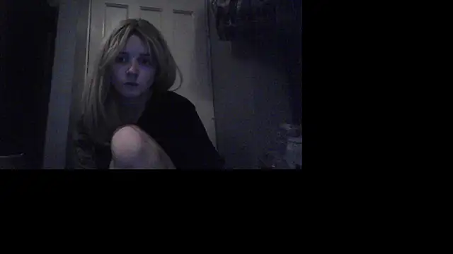 Snapshot of Amy01112 chatting on December 21, 2025, 3:41 pm Amy01112 online show from December 21, 2025, 3:41 pm