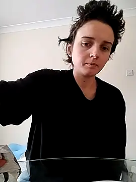 Amy01112 online show from April 25, 2026, 9:23 am