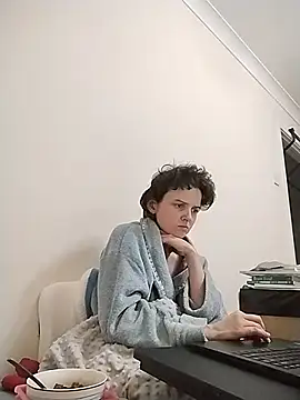 Amy01112 online show from July 19, 2026, 12:25 am