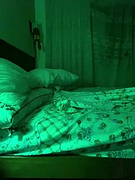 Petebulimia online show from February 25, 2026, 4:44 am