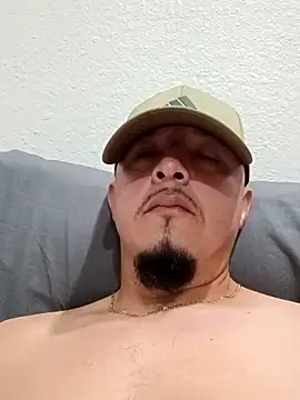 Lalin2323 online show from February 21, 2026, 11:28 pm