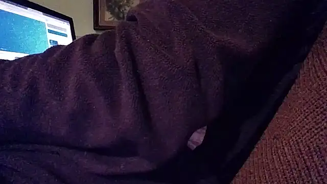 gatitachula93 online show from December 17, 2025, 8:04 pm