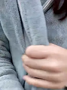 gatitachula93 online show from February 7, 2026, 3:27 pm