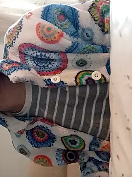 gatitachula93 online show from February 11, 2026, 1:49 pm