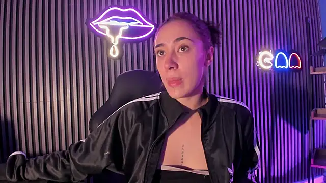 Ariana collinss online show from May 25, 2026, 12:22 pm