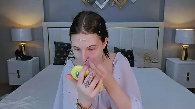 YONA WINK online show from February 9, 2026, 8:46 pm