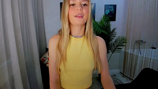 Snapshot of MidnighteAura chatting on June 3, 2026, 2:33 pm MidnighteAura online show from June 3, 2026, 2:33 pm