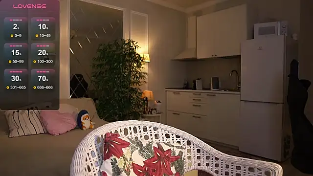 lunaice   online show from December 4, 2025, 5:28 am