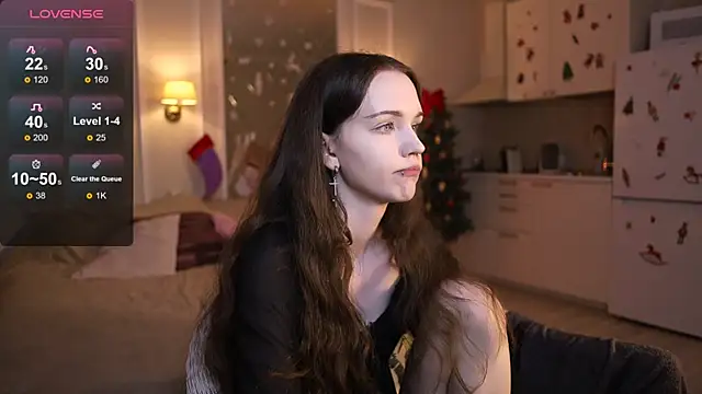 lunaice   online show from December 17, 2025, 10:21 am