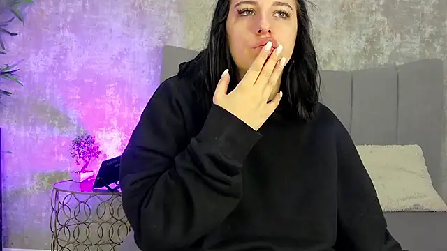 LucyRayy online show from March 21, 2026, 6:51 am