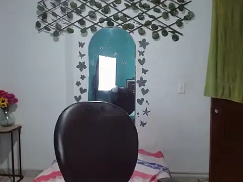 Andreaebony online show from February 5, 2026, 12:32 pm