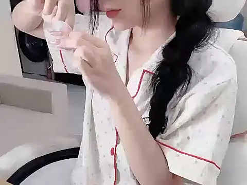 Yuyu-baobei online show from May 7, 2026, 5:18 pm