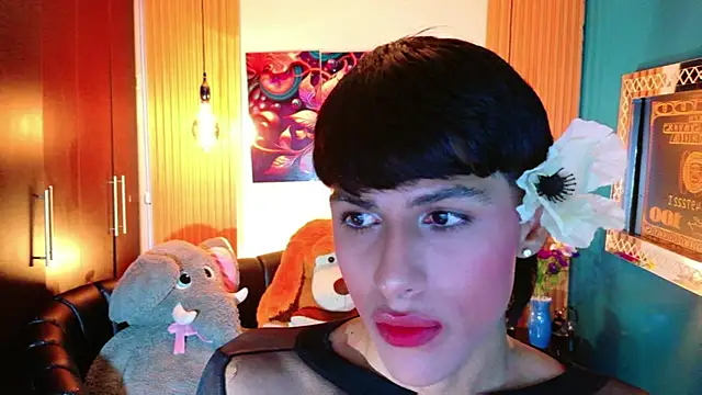 StormLuxX online show from May 5, 2026, 12:46 pm