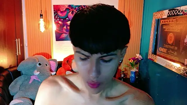 StormLuxX online show from May 6, 2026, 12:32 pm