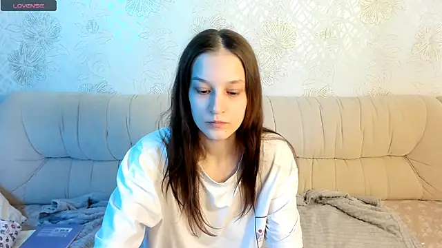 KrisDoeil online show from May 5, 2026, 2:08 am