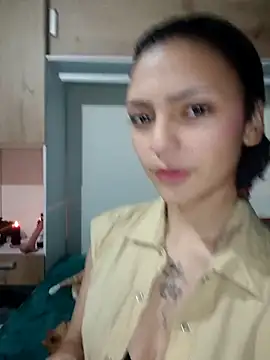 MiaLuxx  online show from December 22, 2025, 4:09 am