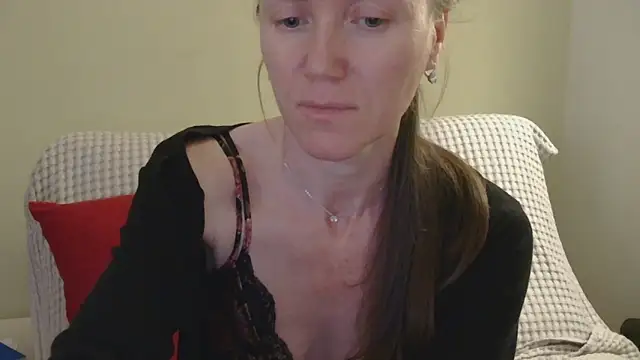 Snapshot of AuroraAG chatting on April 16, 2026, 12:28 pm AuroraAG online show from April 16, 2026, 12:28 pm