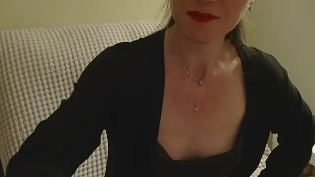 Snapshot of AuroraAG chatting on May 7, 2026, 8:58 pm AuroraAG online show from May 7, 2026, 8:58 pm
