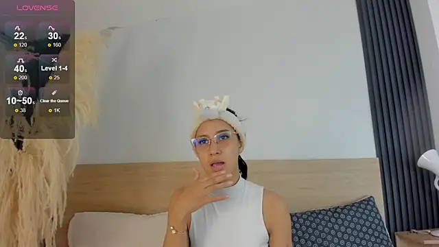 Samantha luv  online show from May 1, 2026, 5:23 am