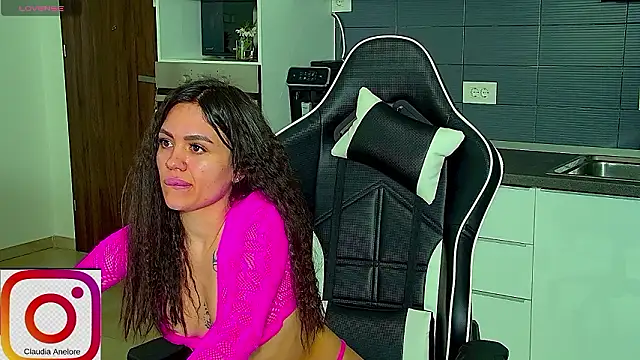 SiennaLuxexx online show from February 9, 2026, 2:10 pm