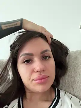 SiennaLuxexx online show from February 13, 2026, 12:12 pm