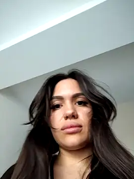 SiennaLuxexx online show from May 5, 2026, 11:29 am