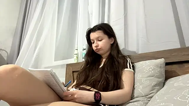 Snapshot of EllieBerrie chatting on December 4, 2025, 4:59 pm EllieBerrie online show from December 4, 2025, 4:59 pm