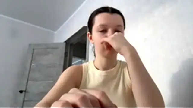 Snapshot of EllieBerrie chatting on December 14, 2025, 9:47 am EllieBerrie online show from December 14, 2025, 9:47 am