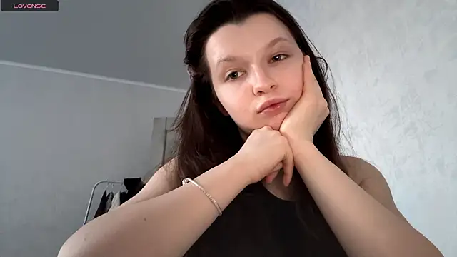 EllieBerrie online show from March 23, 2026, 2:32 pm