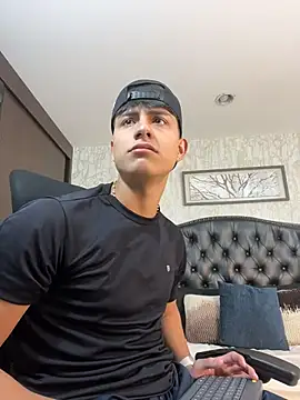 Snapshot of Lander_Cruz chatting on June 4, 2026, 8:37 pm Lander Cruz online show from June 4, 2026, 8:37 pm