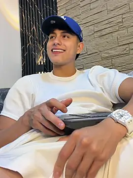 Lander Cruz online show from August 6, 2026, 9:06 pm