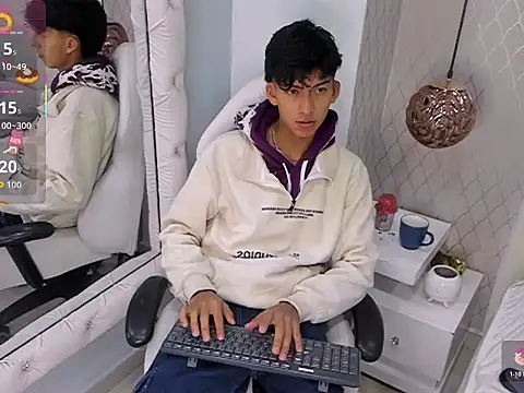 Valentino Lux online show from December 14, 2025, 11:59 am