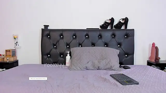 nyloncouple777 online show from May 7, 2026, 9:09 pm