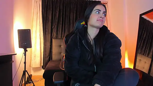 liaa herrera online show from December 3, 2025, 10:24 am