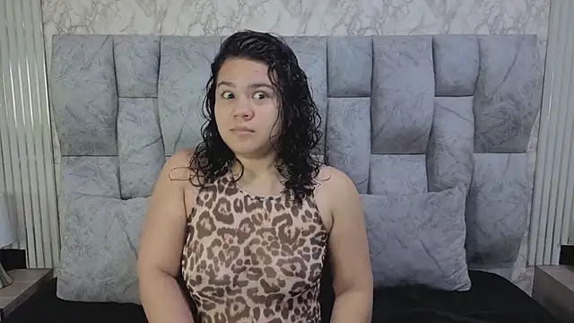 ValeryMorales online show from May 4, 2026, 12:34 pm