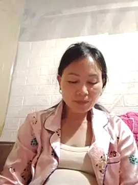 Lili-123k online show from April 28, 2026, 3:28 pm