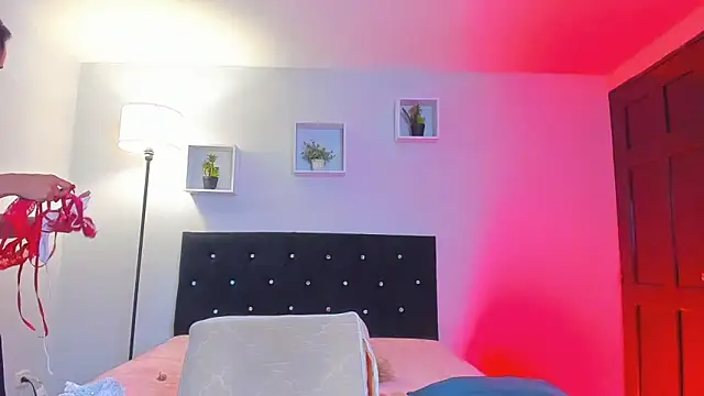 Victoria Rose  online show from April 30, 2026, 12:33 pm
