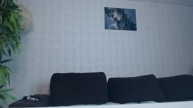 SilviaVanda online show from December 22, 2025, 7:27 am