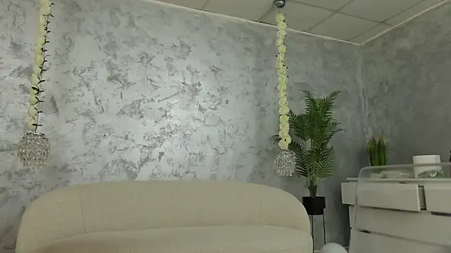 Snapshot of SilviaVanda chatting on June 19, 2026, 6:07 am SilviaVanda online show from June 19, 2026, 6:07 am