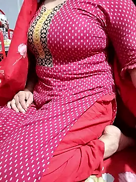 hottyrose69 online show from January 15, 2026, 10:24 pm