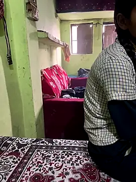 tani-00 online show from December 17, 2025, 2:28 am